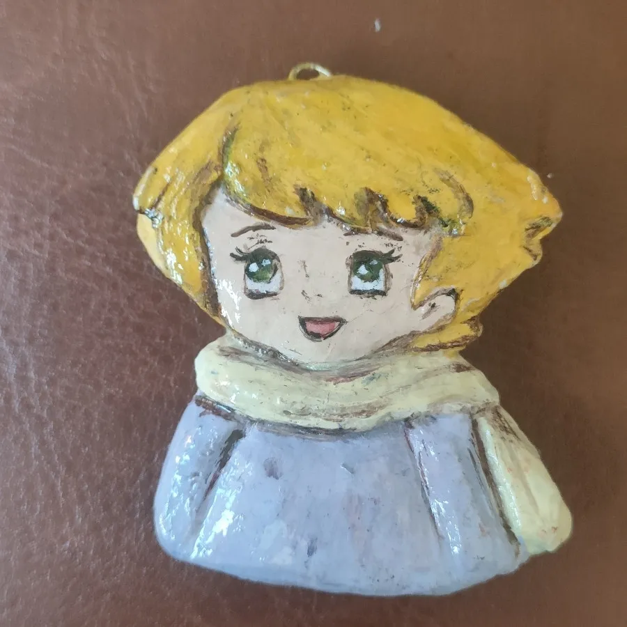 آویز سنگی مجسمه ای