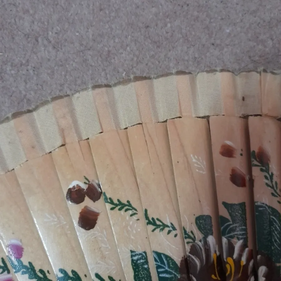 بادبزن چوبی قدیمی