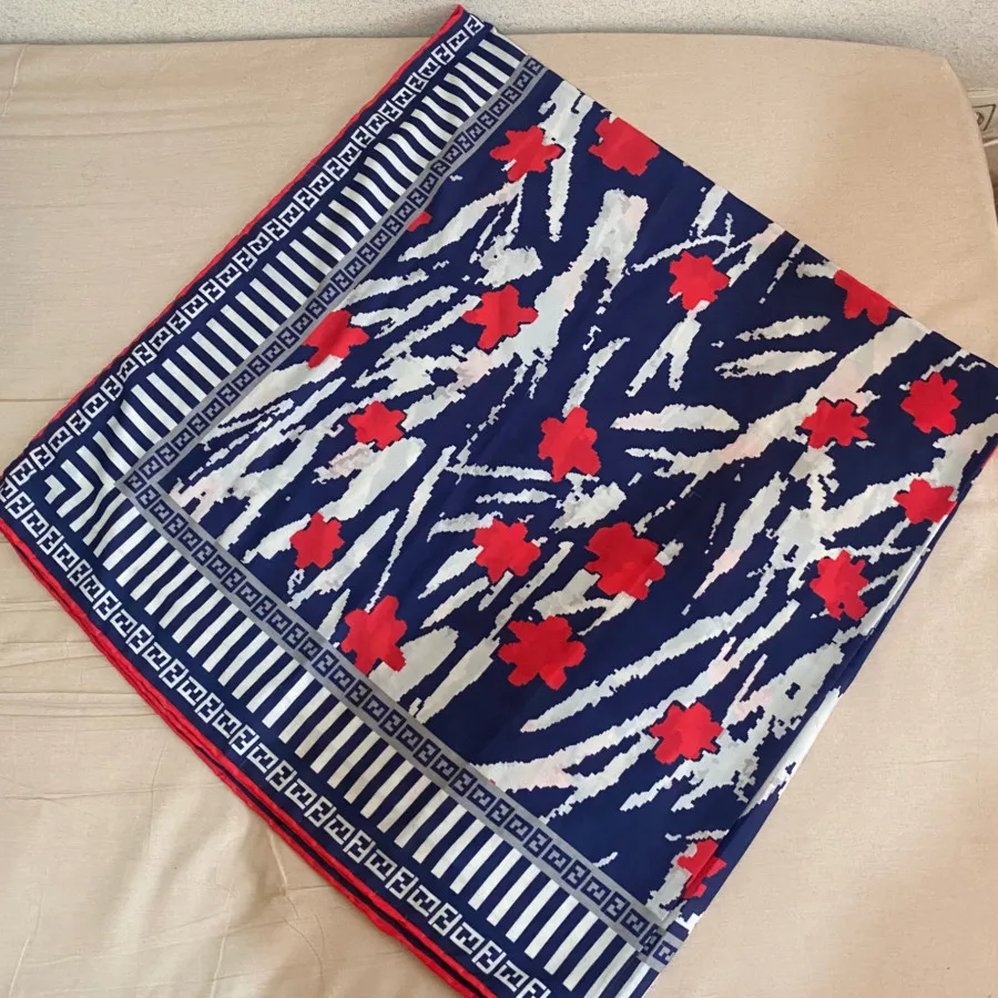 روسری مارک دار ابریشمی