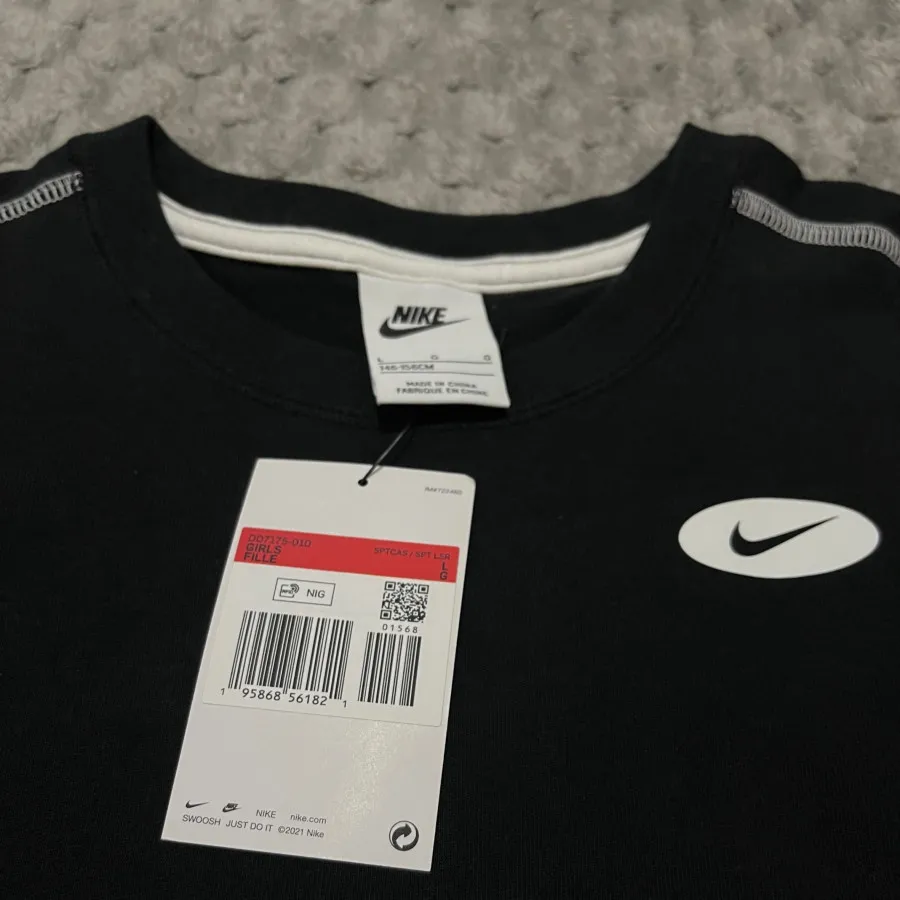 کراپ چهارفصل Nike