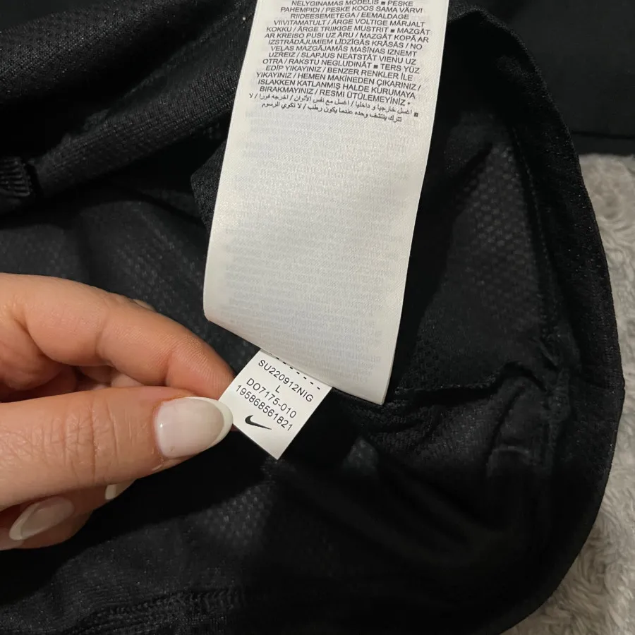کراپ چهارفصل Nike