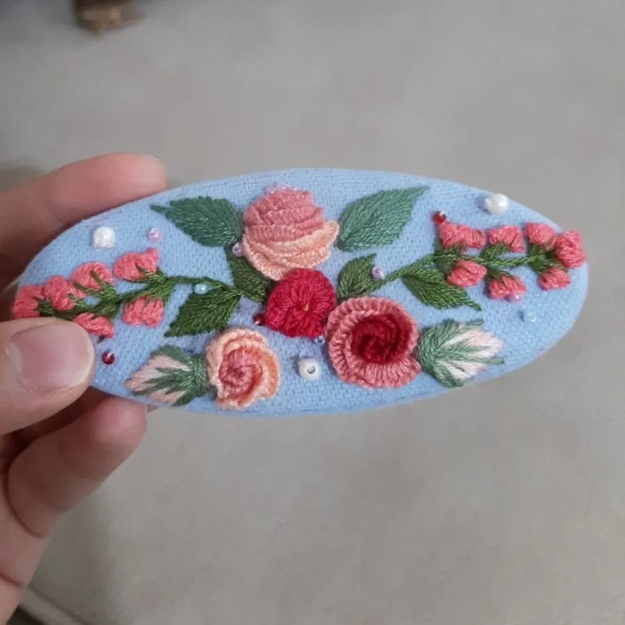 گیره فرانسوی گلدوزی شده