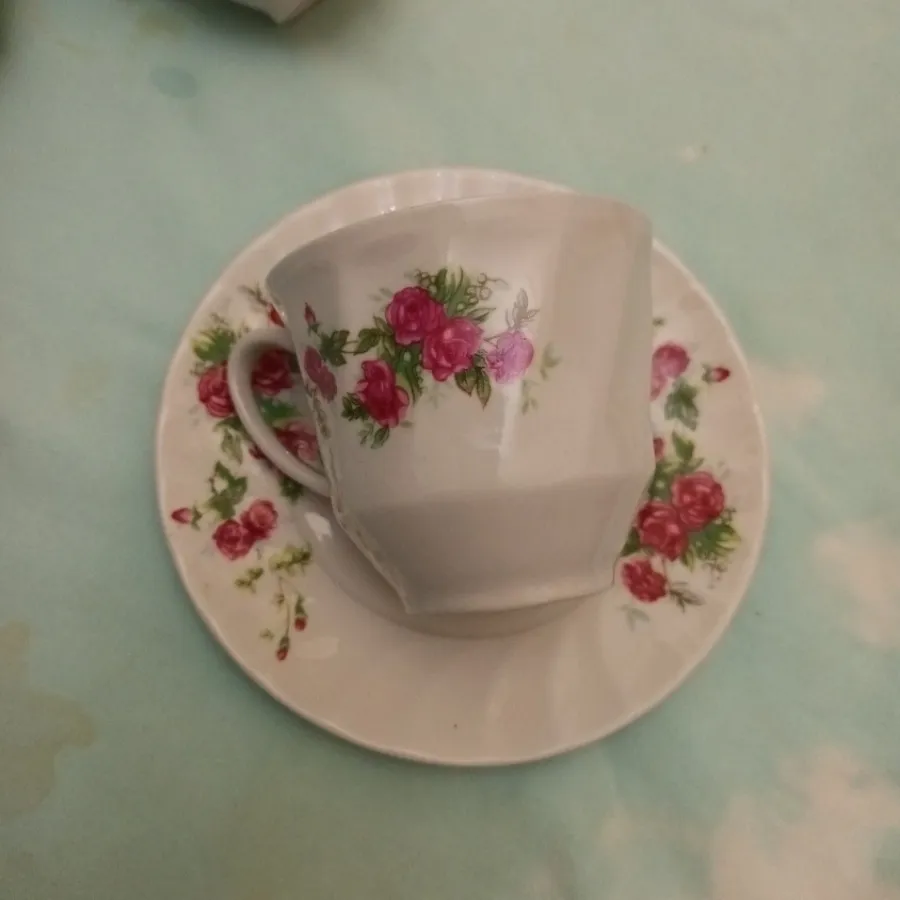 فنجان نعلبکی گلسرخی