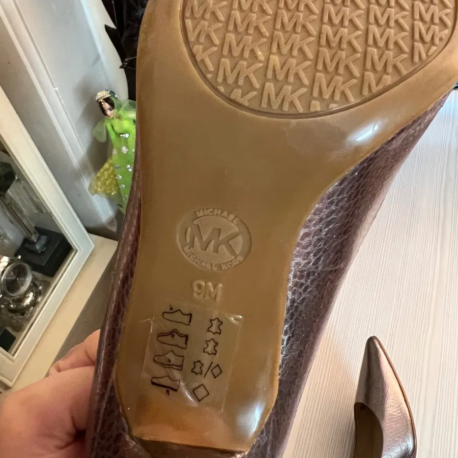 کفش میشل کورس