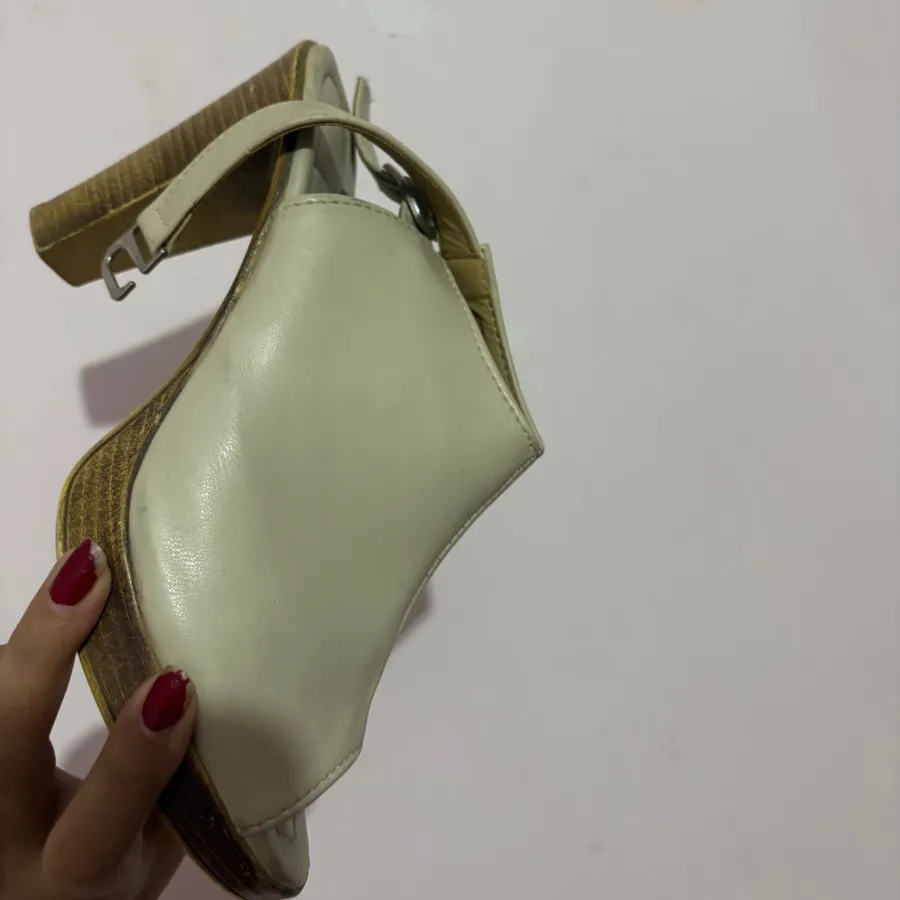 کفش پاشنه