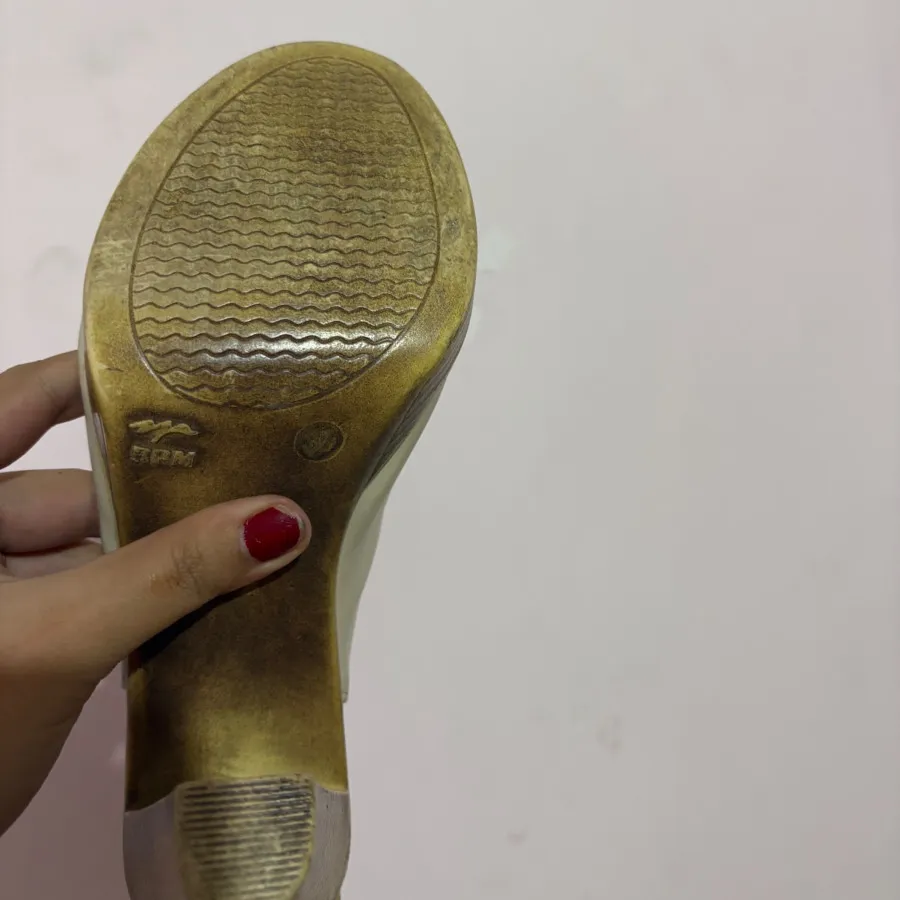 کفش پاشنه