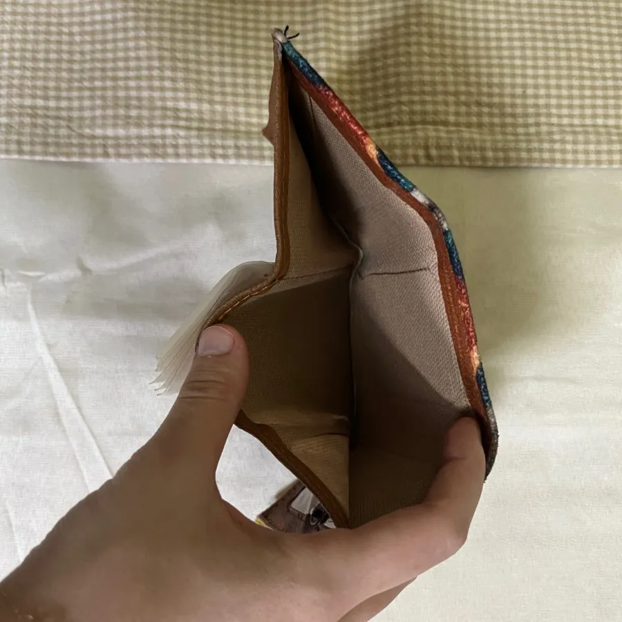 کیف پول اتک آن تایتان
