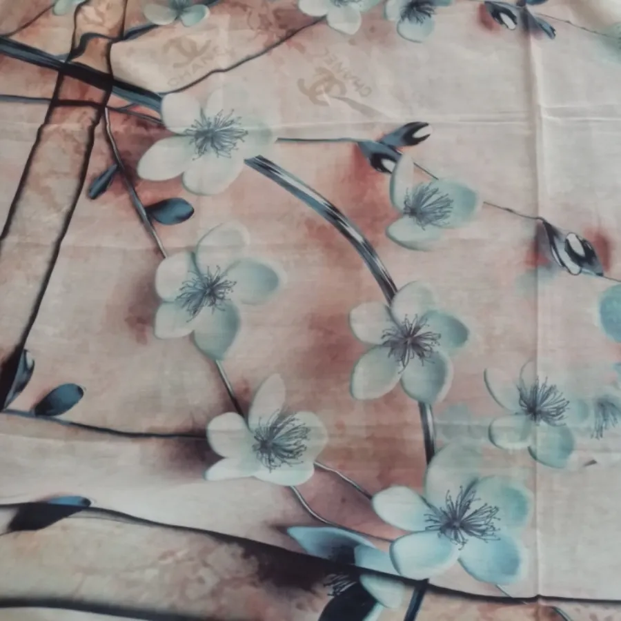 روسری با گلای ابی