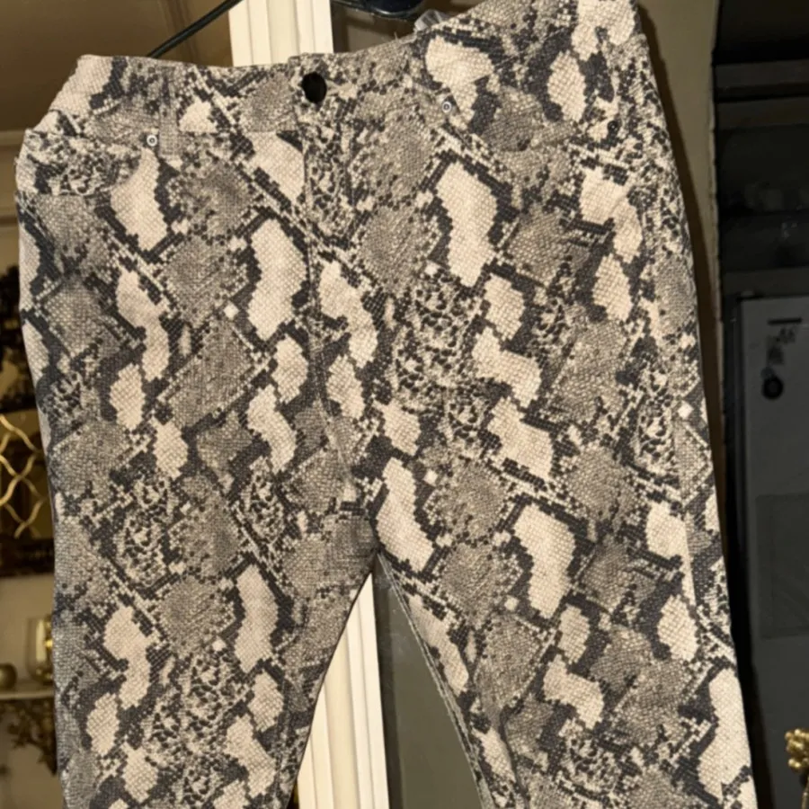 شلوار پوست ماری h&m