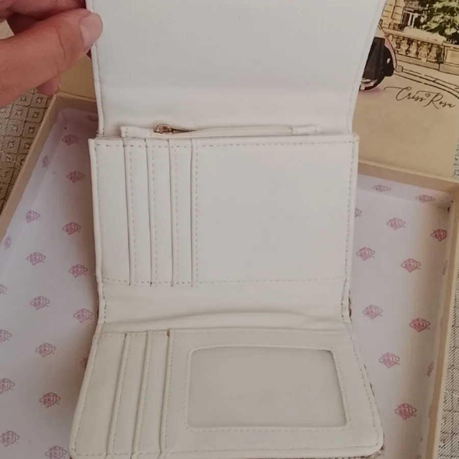 کیف پول و جاکارتی