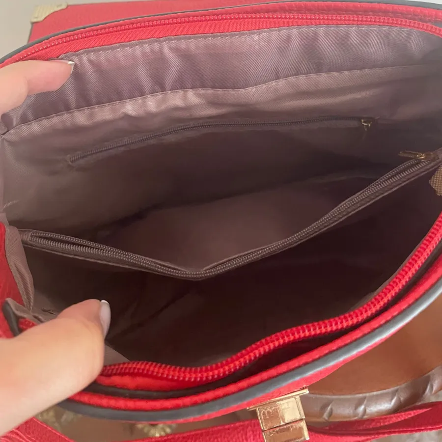 کیف قرمز مجلسی