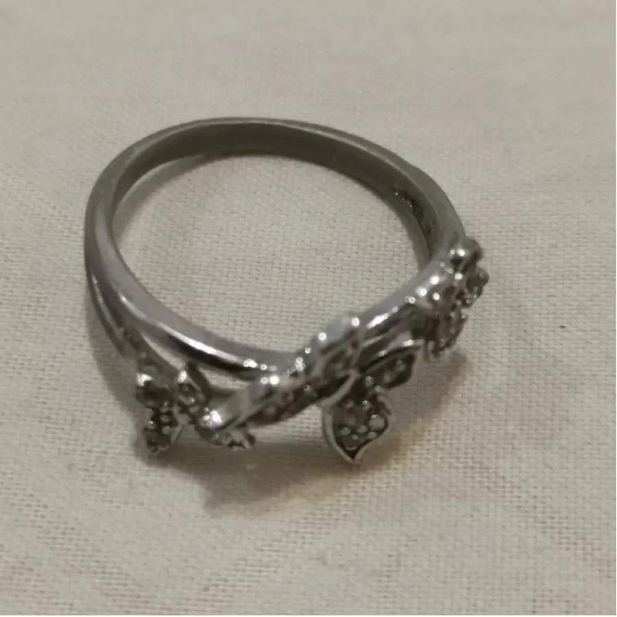 انگشتر نقره ای طرح پروانه