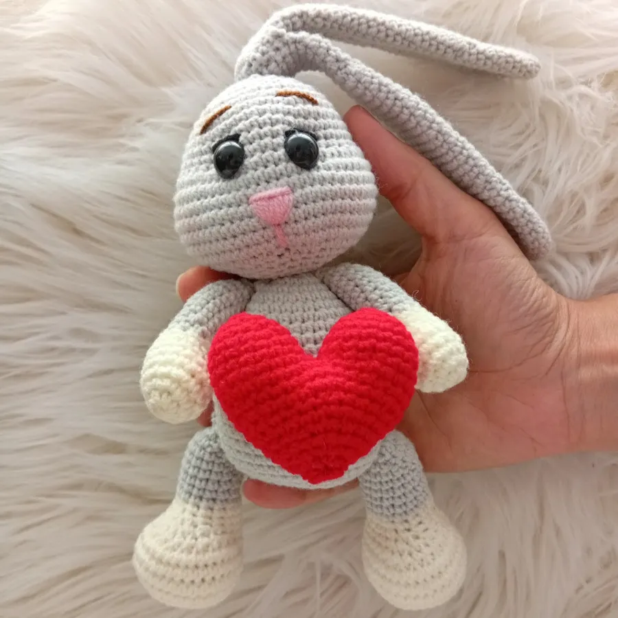 عروسک خرگوش بافتنی