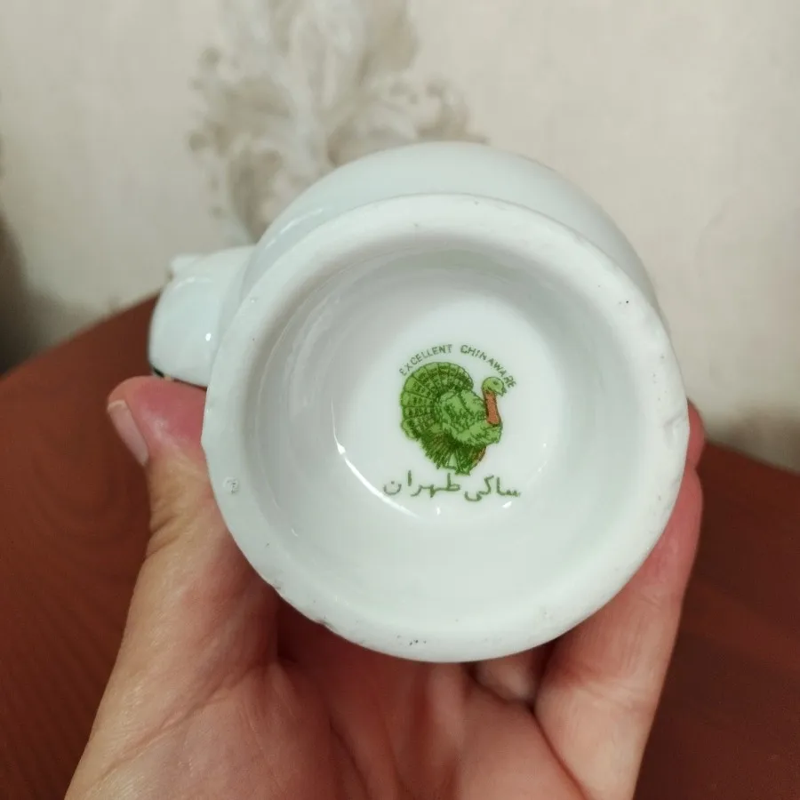 گلابدان گلسرخی