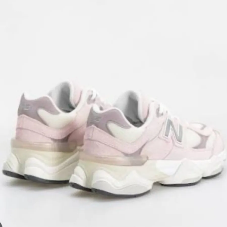 کتونی New balance 9060