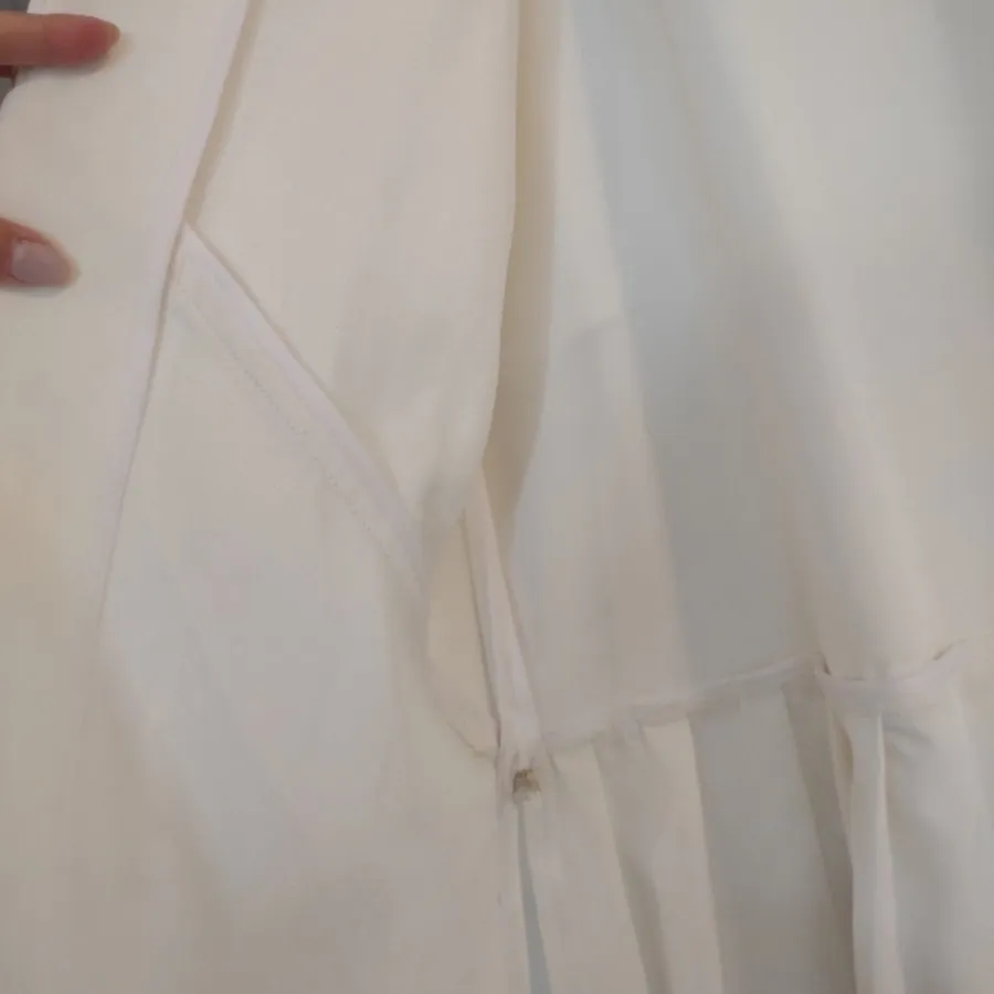 مانتوی سفید و کرم