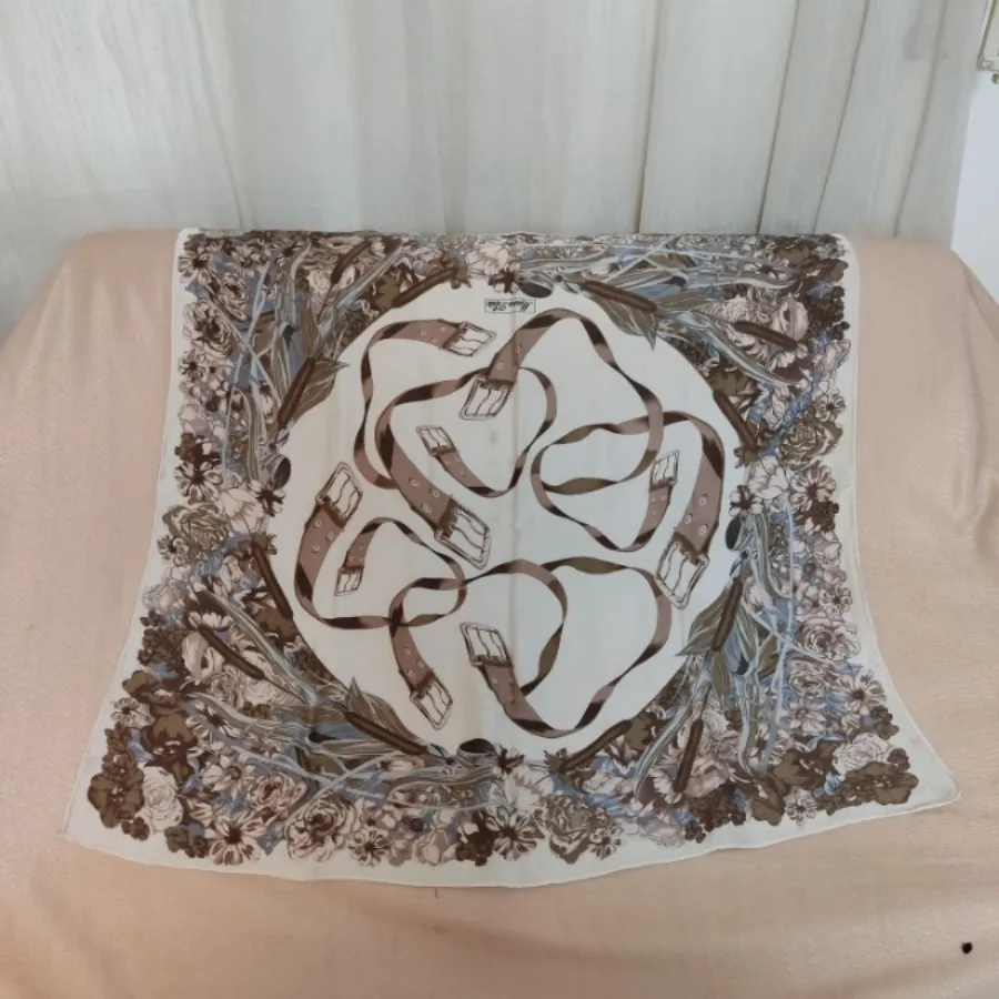 روسری ساتن
