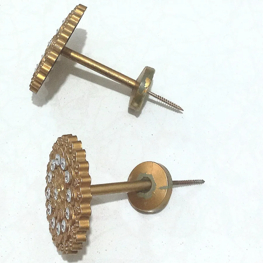 گل میخ پرده