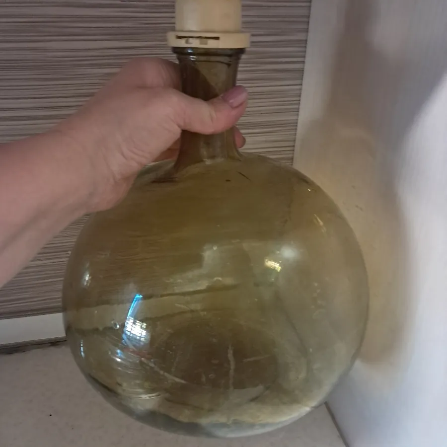 تنگ شیشه ای بزرگ