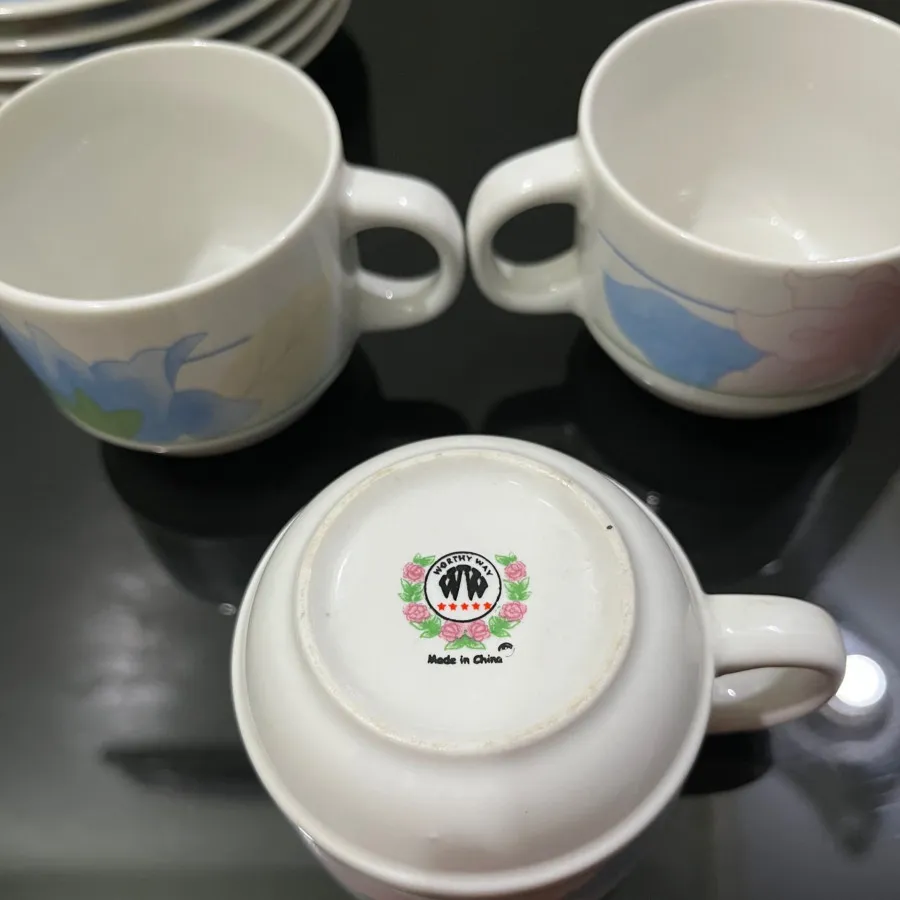 فنجان و نعلبکی قدیمی