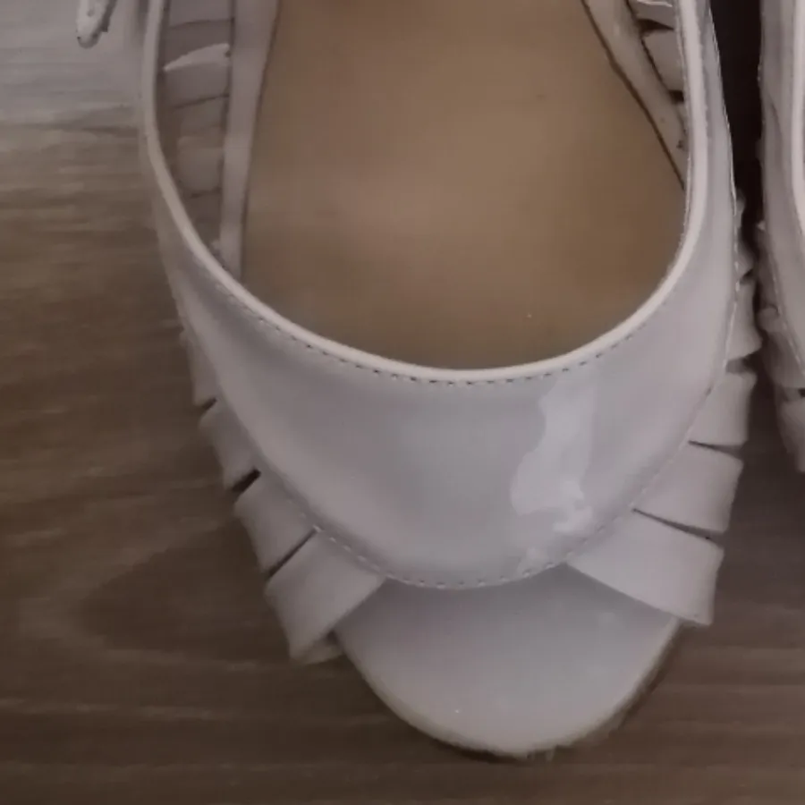 کفش پاشنه چوبی