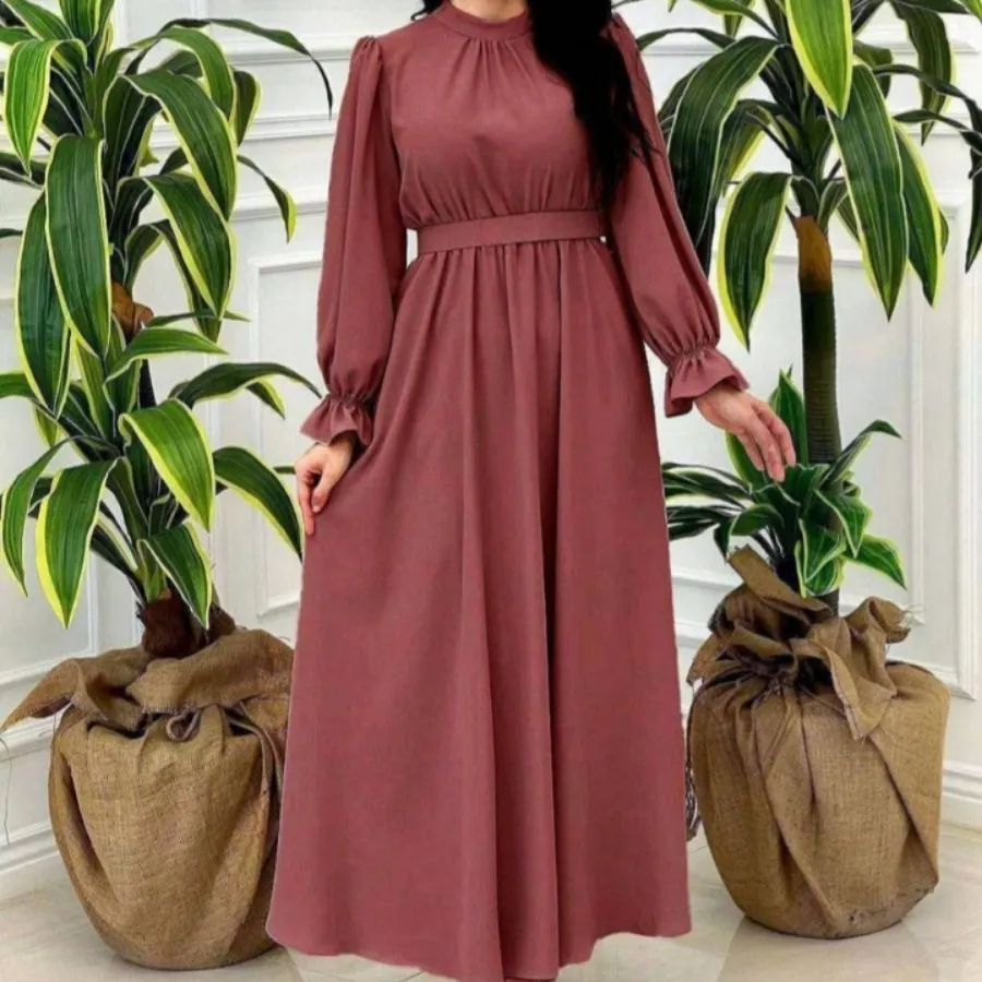 پیراهن بلند پوشیده