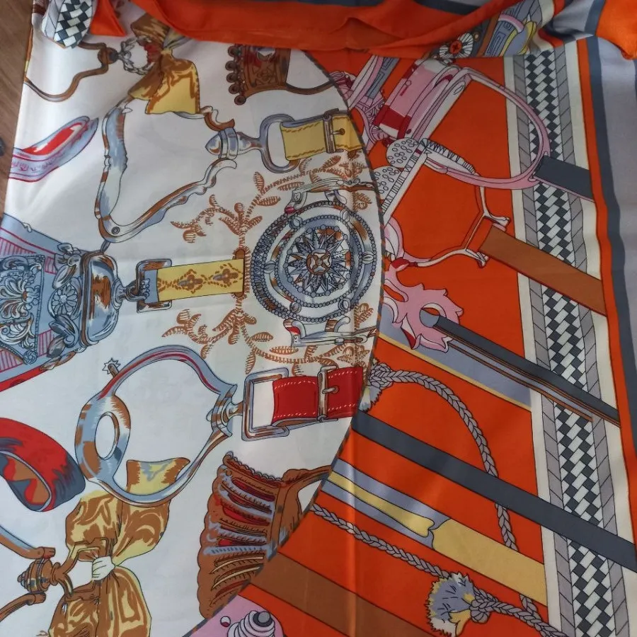 روسری نارنجی