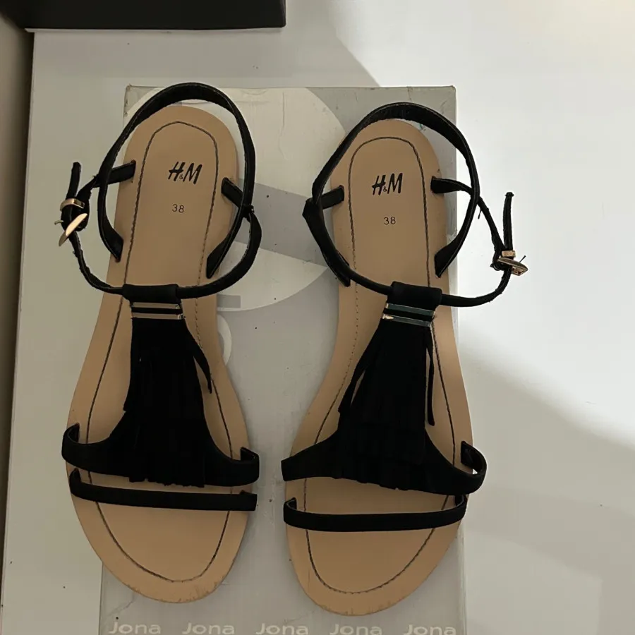 کفش بندی H&M