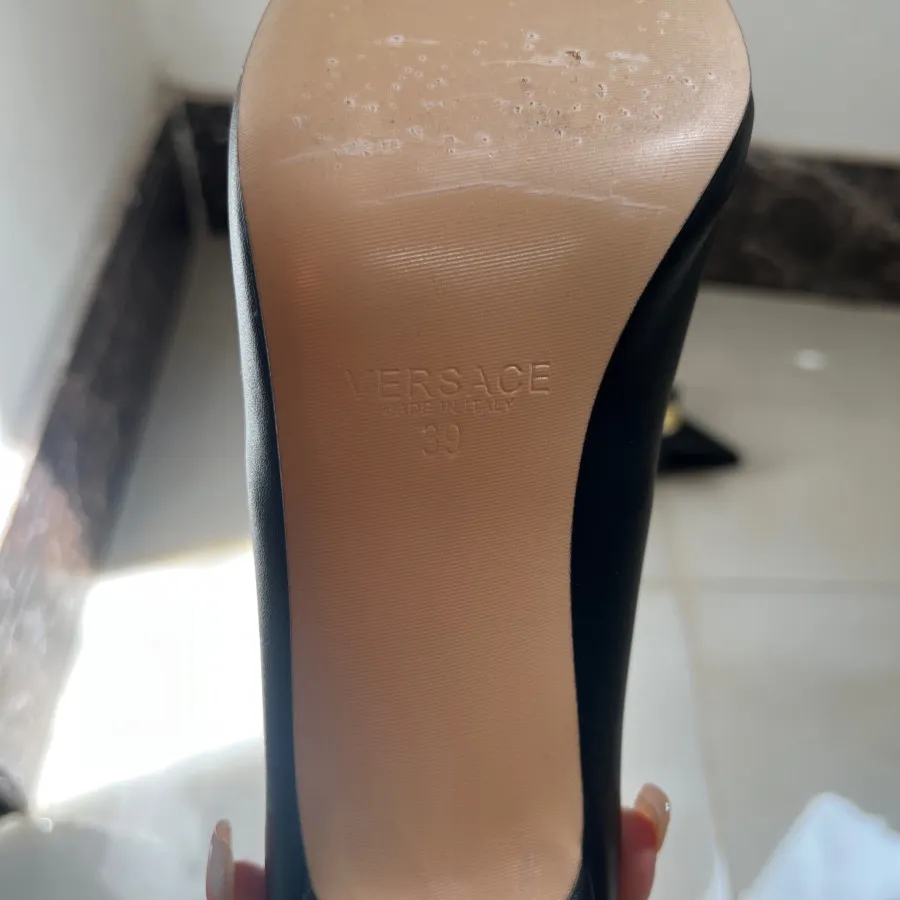 کفش ورساچه