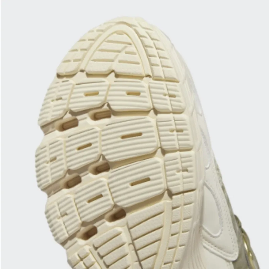 کفش Adidas