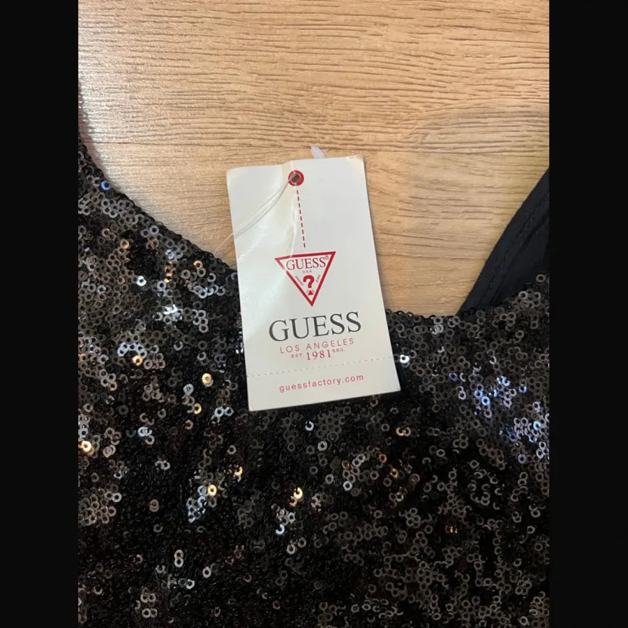 کراپ برند guess