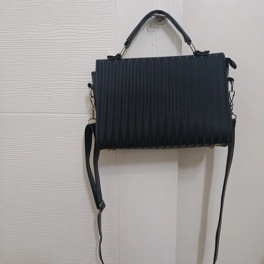 کیف دوشی زنانه طرح جیکوب