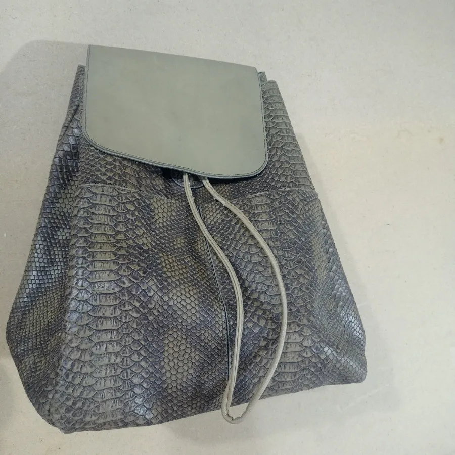 کوله پشتی طرح پوست مار