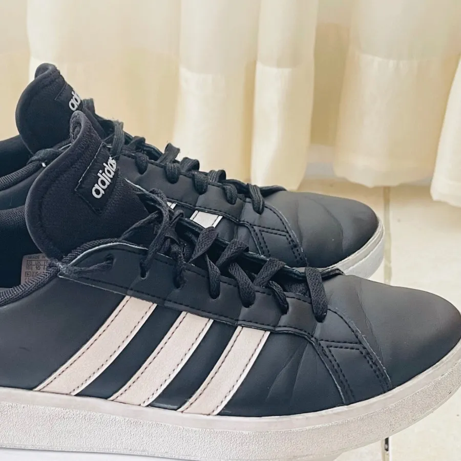 کتونی adidas