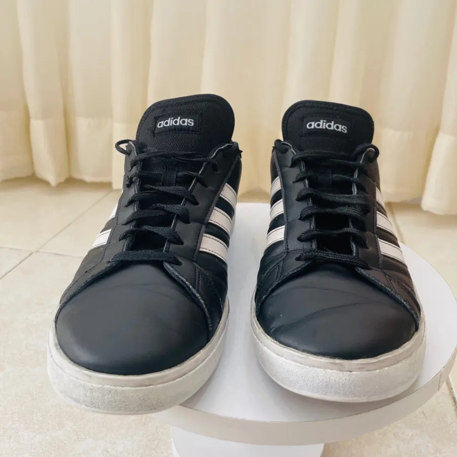 کتونی adidas