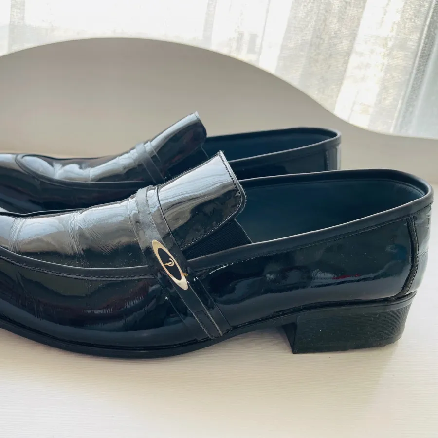 کفش ورنی