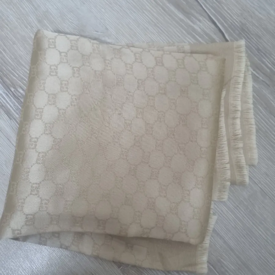 روسری ابریشم ژاکارد کرم