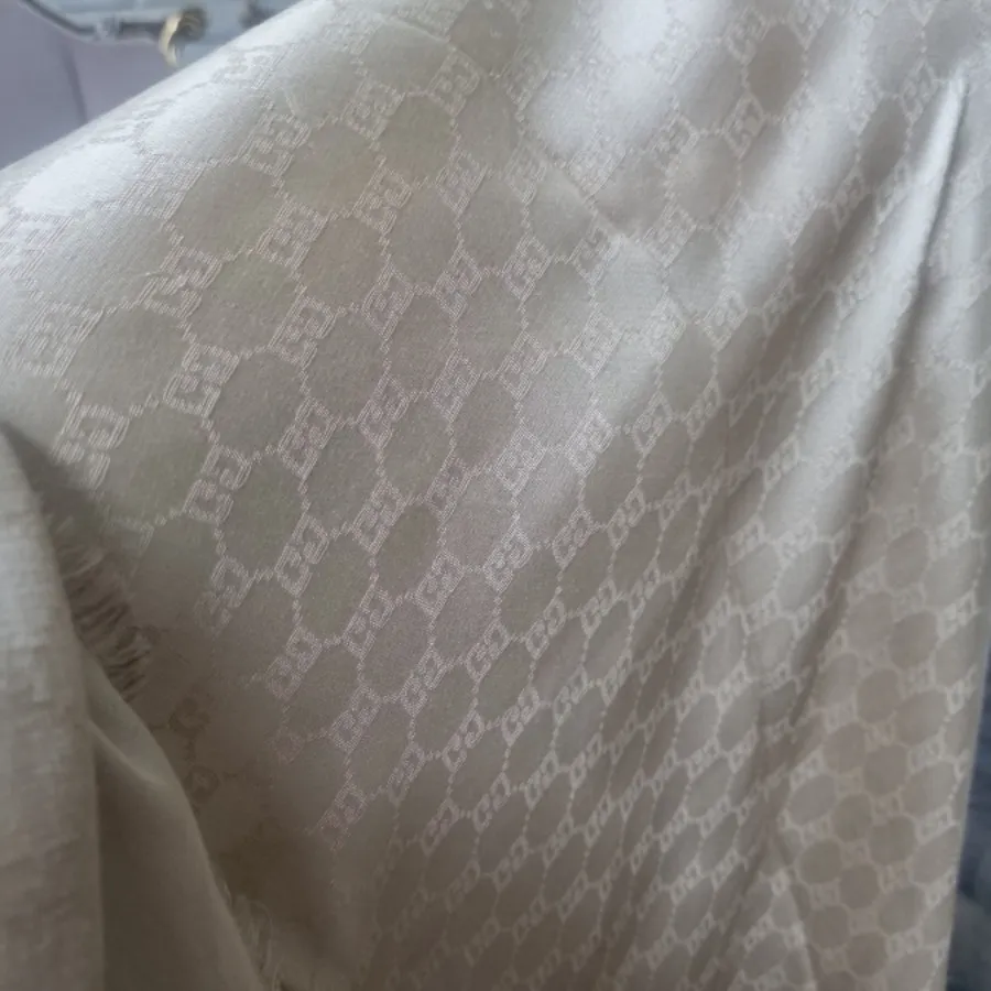 روسری ابریشم ژاکارد کرم