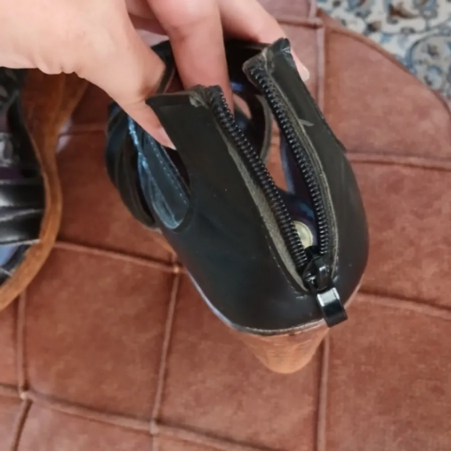 کفش اسرت