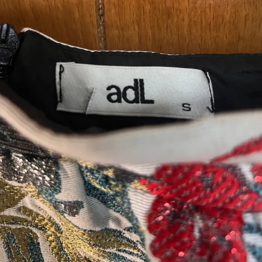 دامن فاق بلند adl