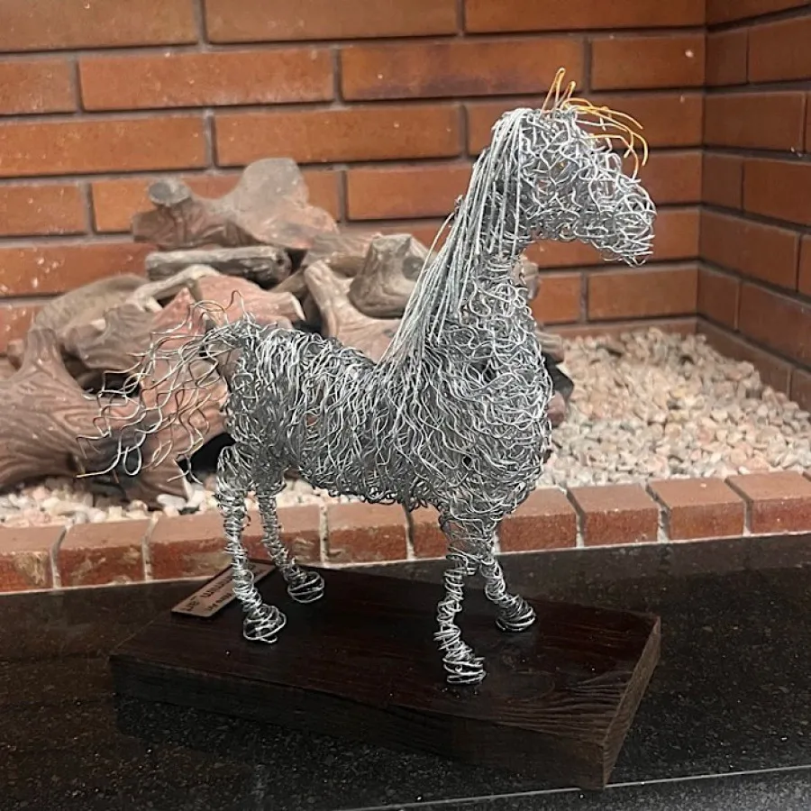 مجسمه سیمی مدل رخش