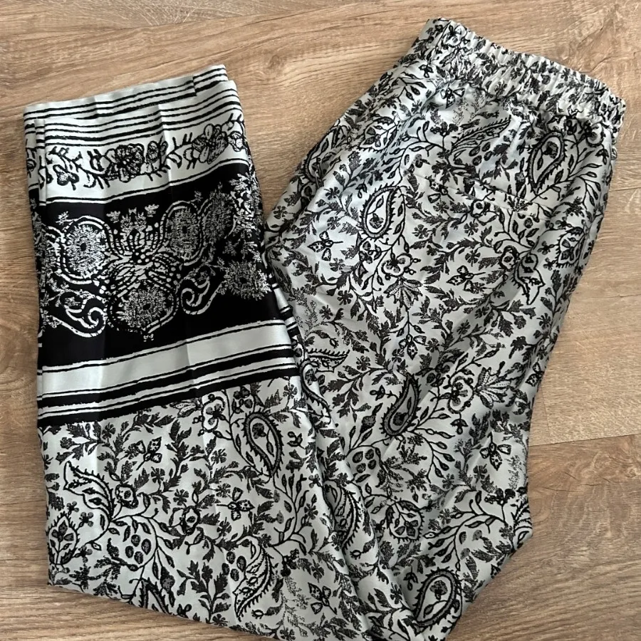 شلوار ساتن طرح دار Zara