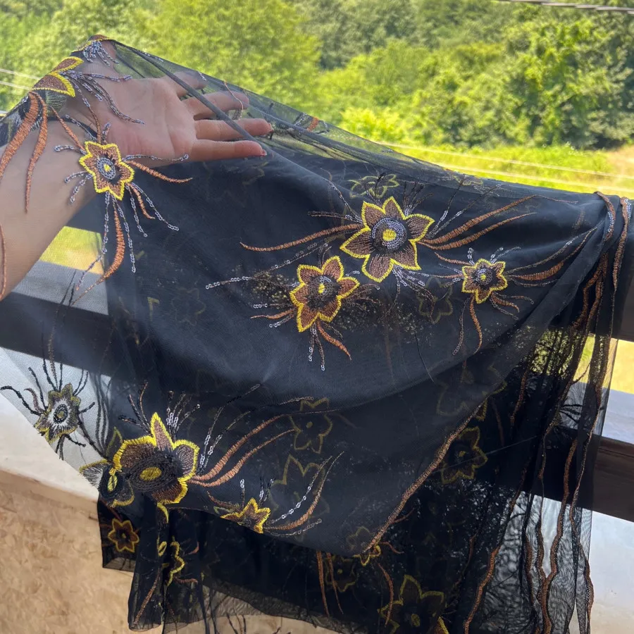 پارچه تور گلدار لباسی