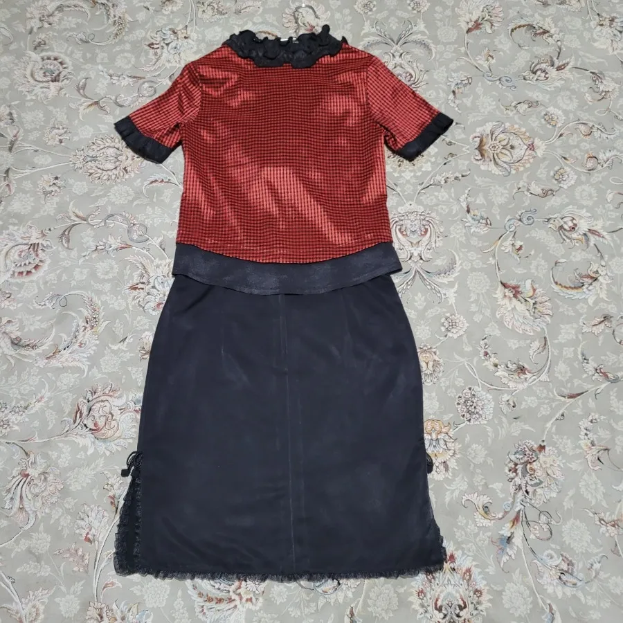بلوز و دامن