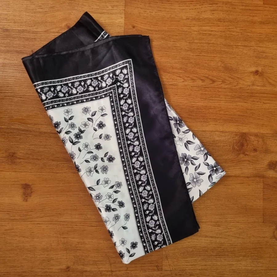روسری ساتن