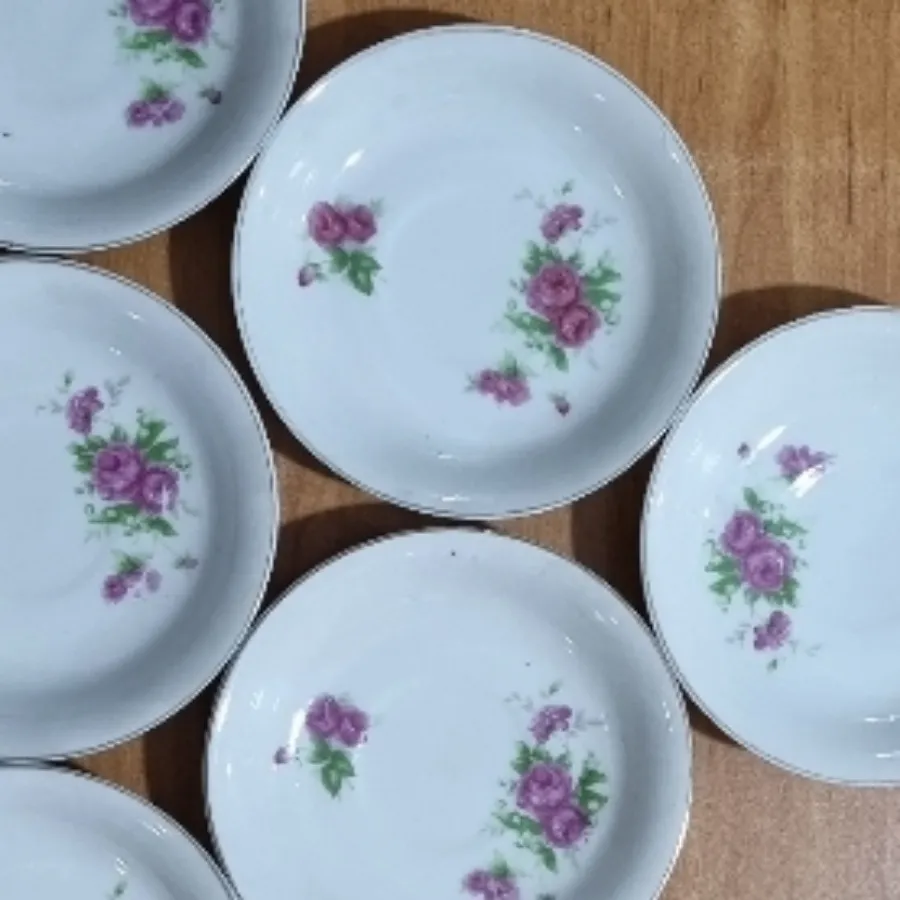 یک دست نعلبکی گل سرخی