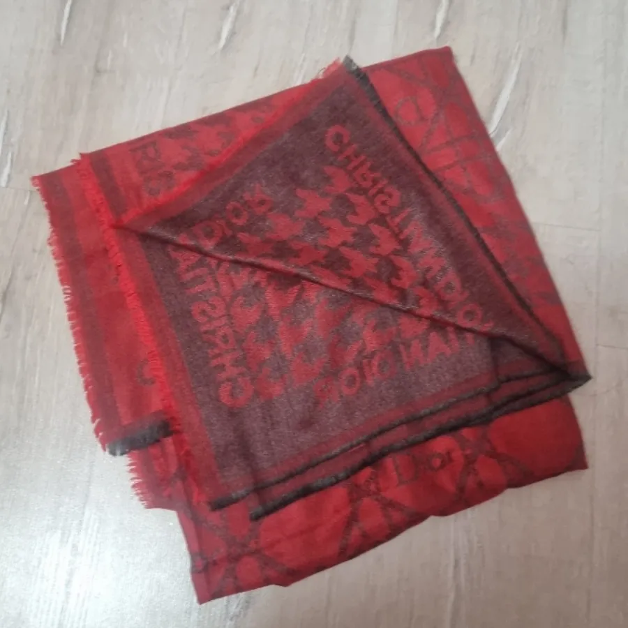 روسری طرح مارک