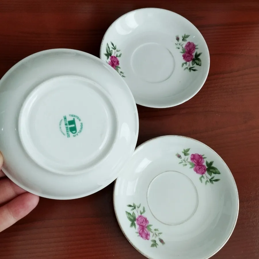 نعلبکی گلسرخی