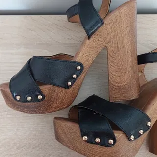 کفش پاشنه بلند پاشنه چوبی