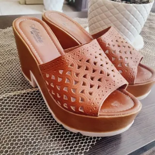 صندل لژ دار زنانه